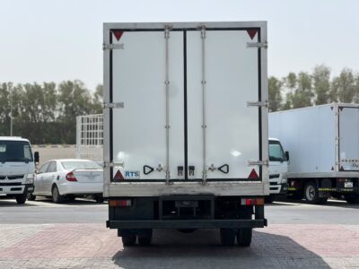 2022 Mitsubishi Canter 16FT Chiller 4.2L 4 Cylinders Diesel Engine White Black Truck GCC