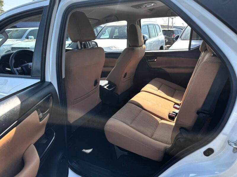 2019 Toyota Fortuner EXR 2.7 Litres 4-Cylinder Petrol Engine White Brown SUV GCC Specs