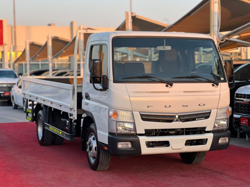 2025 Mitsubishi Canter 14FT Manual Clean 4.2L 4 Cylinders Diesel Engine White Black Truck