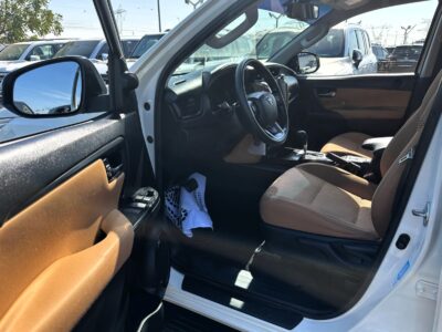 2019 Toyota Fortuner EXR 2.7 Litres 4-Cylinder Petrol Engine White Brown SUV GCC Specs