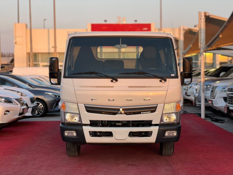2025 Mitsubishi Canter 14FT Manual Clean 4.2L 4 Cylinders Diesel Engine White Black Truck