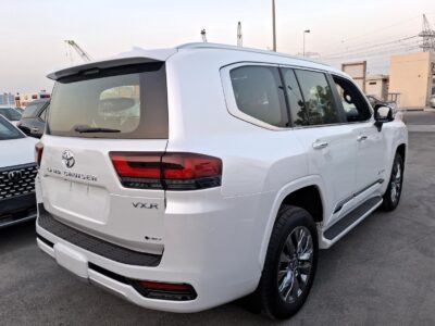 2026 Toyota Landcruiser VXR 3.5 Litres V6 Twin-Turbo Hybrid Engine White Red SUV