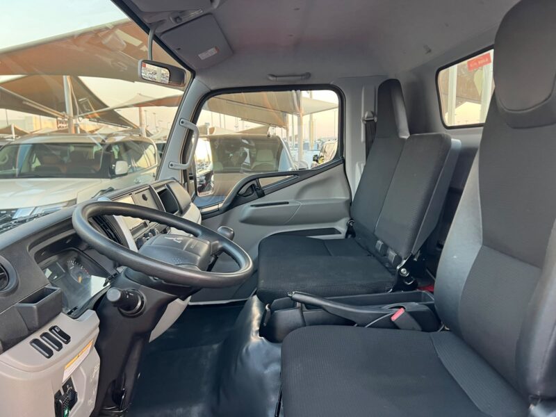 2025 Mitsubishi Canter 14FT Manual Clean 4.2L 4 Cylinders Diesel Engine White Black Truck