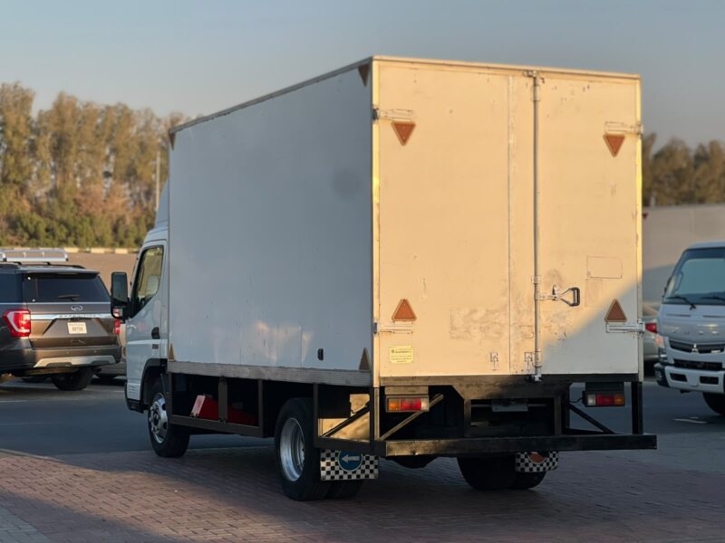 2021 Mitsubishi Canter Box 14FT 4.2L 4 Cylinders Diesel Engine White Black GCC Specs Manual