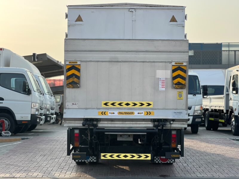 2022 Mitsubishi Canter 14FT Manual 4.2L 4 Cylinders Diesel Engine White Black GCC Specs