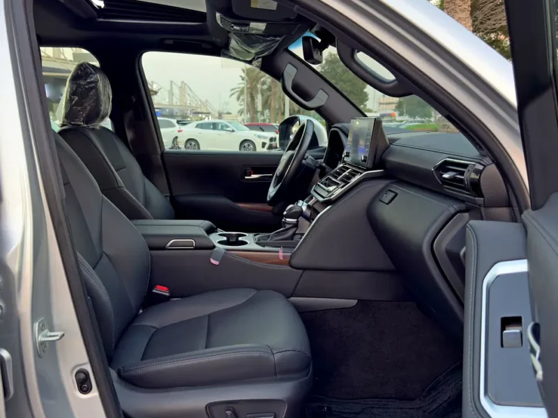 2024 Toyota Land Cruiser GXR 4.0 Litres 6 Cylinders Petrol Engine Silver Black SUV GCC Specs