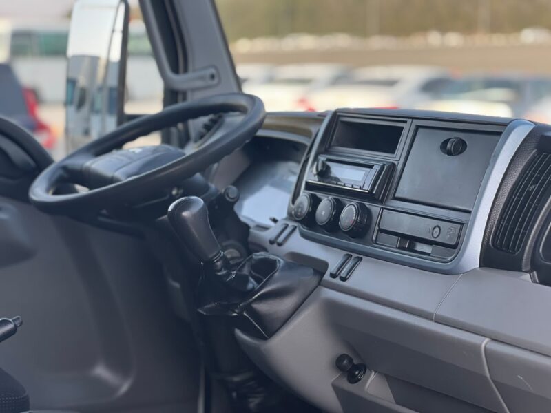 2021 Mitsubishi Canter 14FT Watter Shutters 4.2L 4 Cylinders Diesel Engine White Black MT