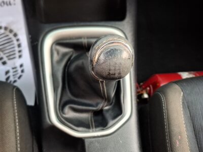 2019 Toyota Hilux 2.7L Dual VVT-i Inline-4 Petrol Engine White Black Pickup Truck GCC Specs