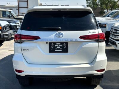2019 Toyota Fortuner EXR 2.7 Litres 4-Cylinder Petrol Engine White Brown SUV GCC Specs