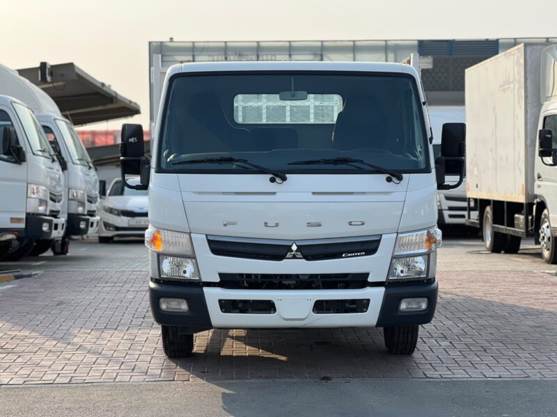 2022 Mitsubishi Canter 14FT Manual 4.5L 4 Cylinders Diesel Engine White Black GCC Specs