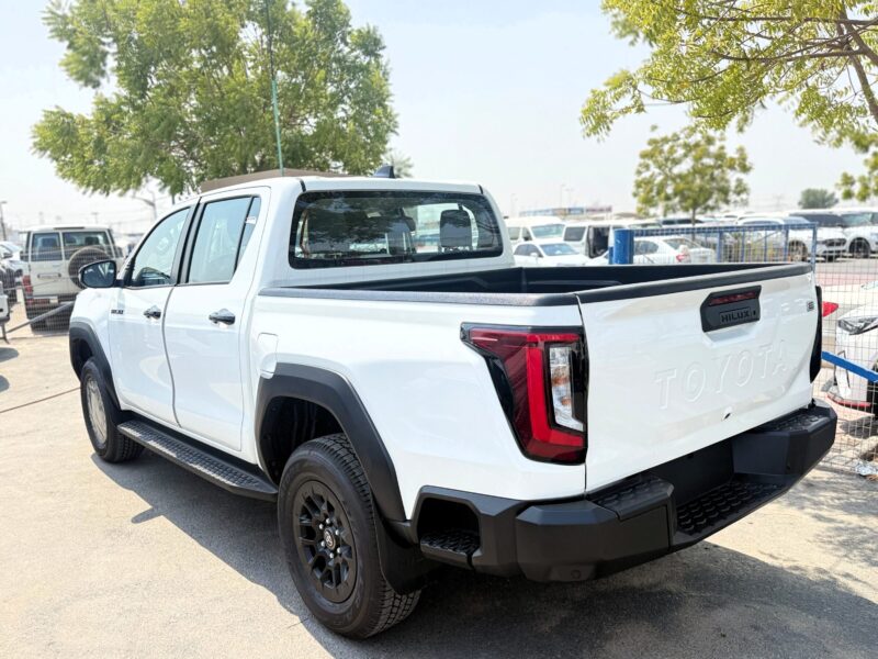 2026 Toyota Hilux E 2.8 Litres 4 Cylinders Turbo Diesel Engine White Black Pickup Truck MT