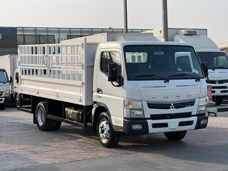 2022 Mitsubishi Canter 14FT Manual 4.5L 4 Cylinders Diesel Engine White Black GCC Specs