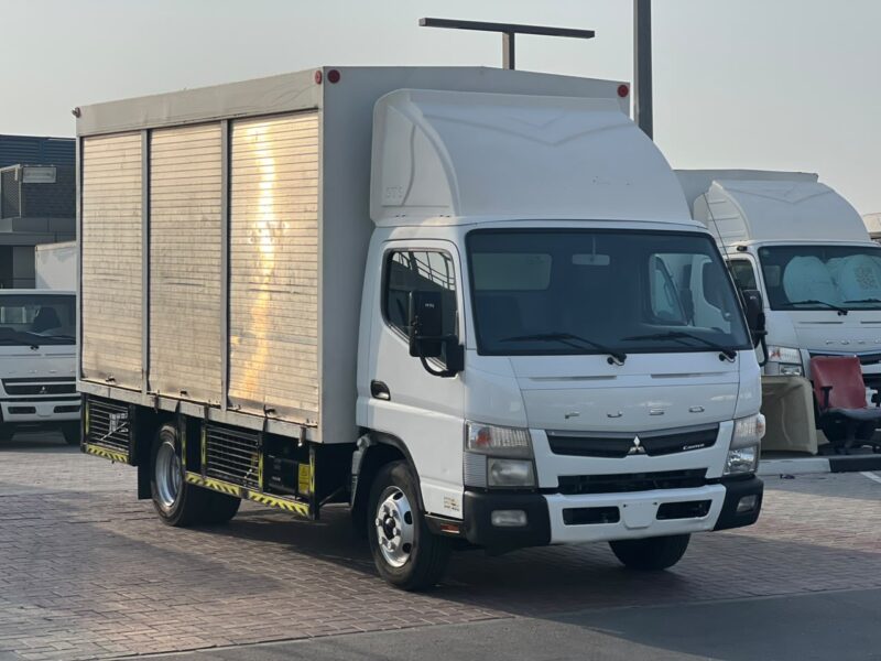 2021 Mitsubishi Canter 14FT Watter Shutters 4.2L 4 Cylinders Diesel Engine White Black MT