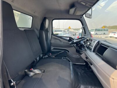 2021 Mitsubishi Canter 14FT Watter Shutters 4.2L 4 Cylinders Diesel Engine White Black MT