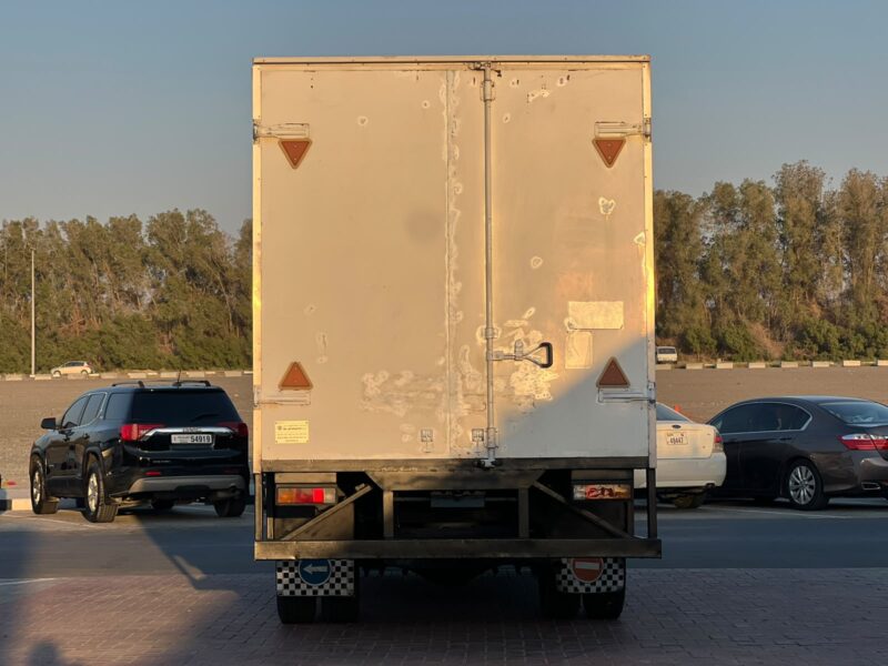 2021 Mitsubishi Canter Box 14FT 4.2L 4 Cylinders Diesel Engine White Black GCC Specs Manual