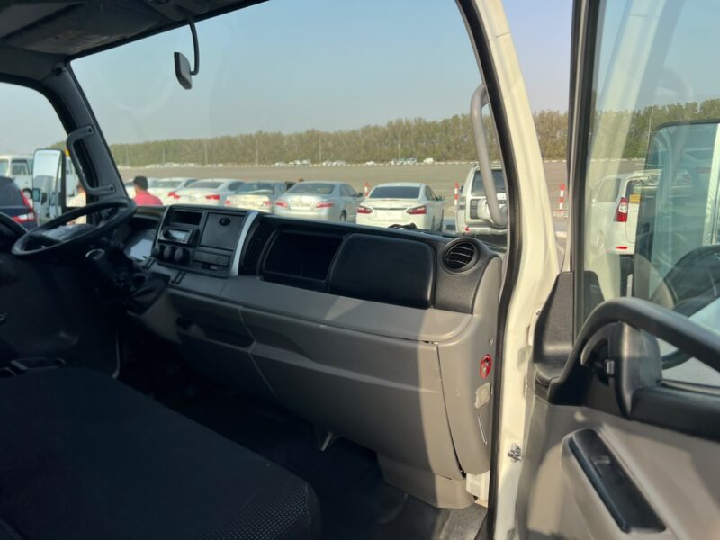 2021 Mitsubishi Canter 14FT Watter Shutters 4.2L 4 Cylinders Diesel Engine White Black MT