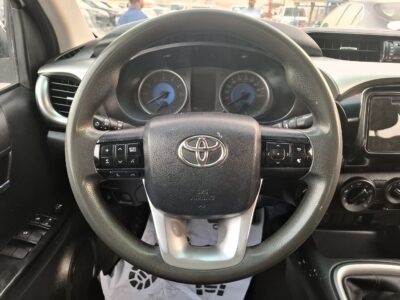 2019 Toyota Hilux 2.7L Dual VVT-i Inline-4 Petrol Engine White Black Pickup Truck GCC Specs