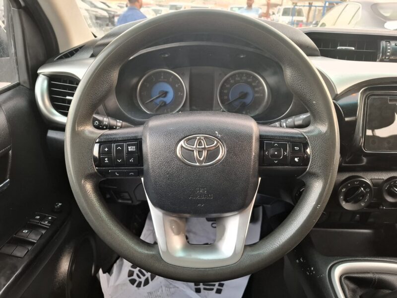 2019 Toyota Hilux 2.7L Dual VVT-i Inline-4 Petrol Engine White Black Pickup Truck GCC Specs