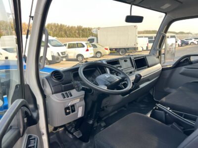 2021 Mitsubishi Canter 14FT Manual 4.2L 4 Cylinders Diesel Engine White Black GCC Specs