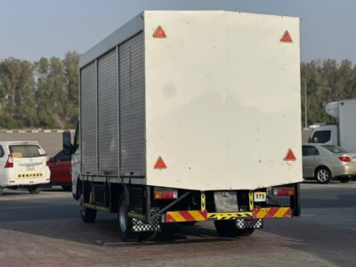 2021 Mitsubishi Canter 14FT Watter Shutters 4.2L 4 Cylinders Diesel Engine White Black MT
