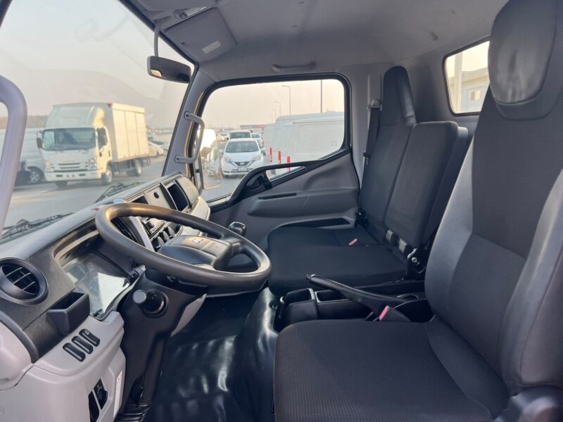 2021 Mitsubishi Canter 14FT 4.2L 4 Cylinders Diesel Engine White Black GCC Specs MT