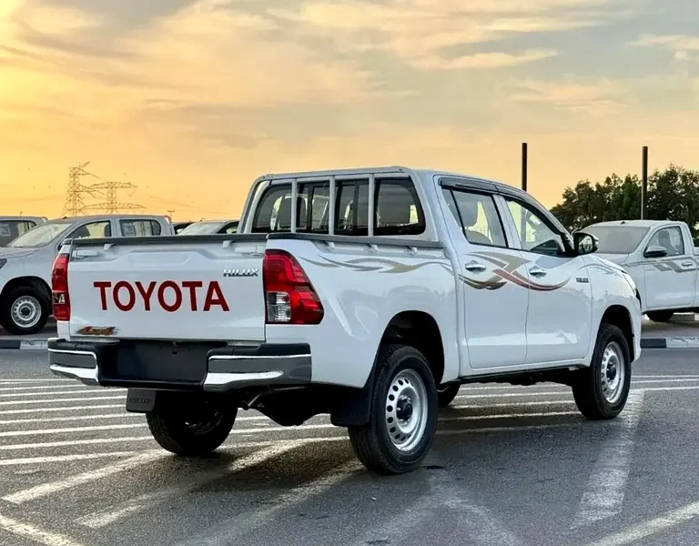 2026 Toyota Hilux SR5 4 Cylinders Petrol Engine White Red Pickup Truck GCC Specs