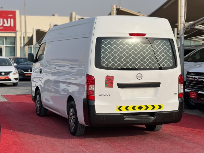 2024 Nissan Urvan High-Roof 2.7 Litres 4 Cylinders Engine Manual GCC 3 Seats White Grey Van