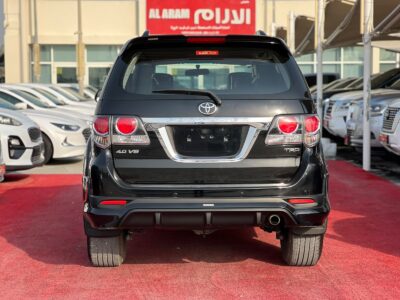 2015 Toyota Fortuner 4.0 Litres 6 Cylinders Petrol Engine Black GCC Specs Automatic