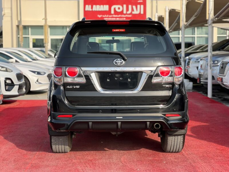 2015 Toyota Fortuner 4.0 Litres 6 Cylinders Petrol Engine Black GCC Specs Automatic