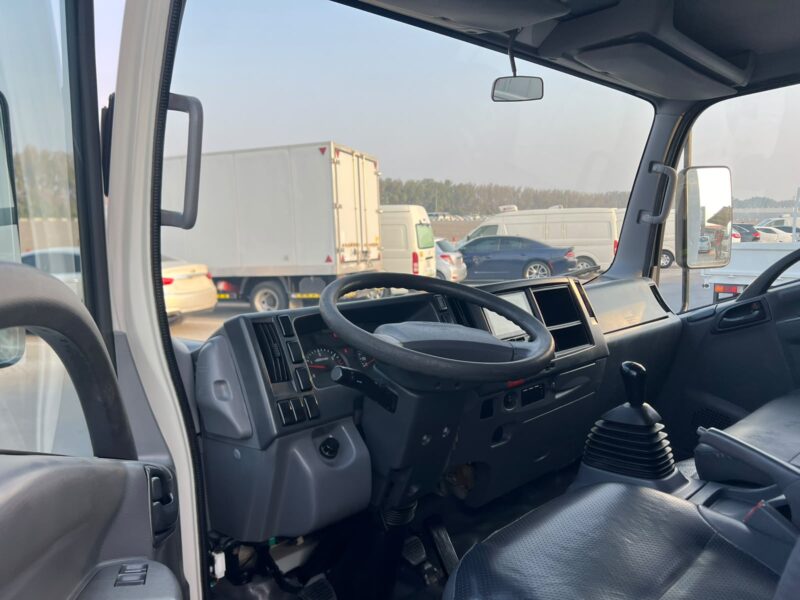 2022 Isuzu Water Shutter 14FT Manual 4.2L 4 Cylinders Diesel Engine White Black Truck