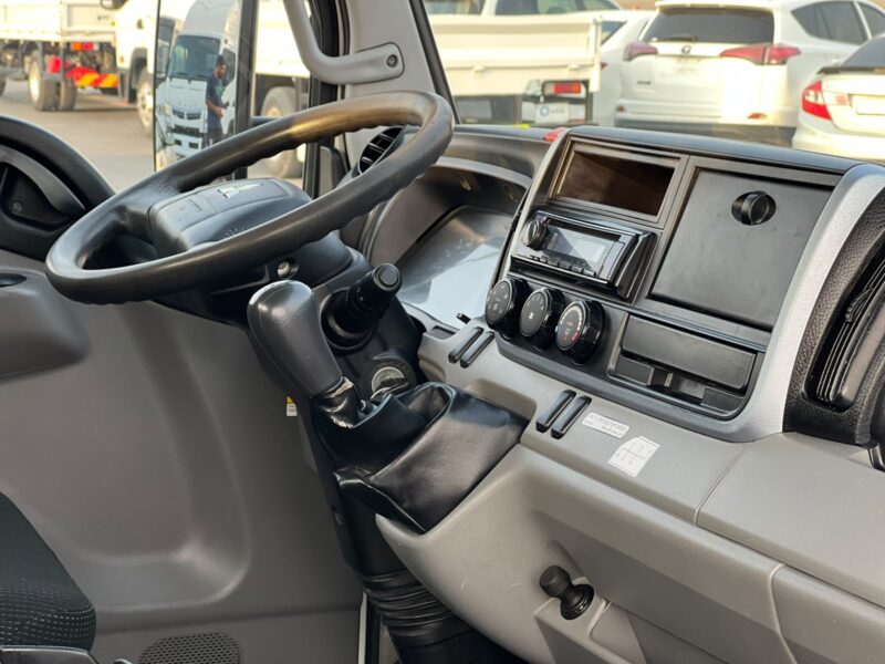 2021 Mitsubishi Canter 14FT 4.2L 4 Cylinders Diesel Engine White Black GCC Specs MT