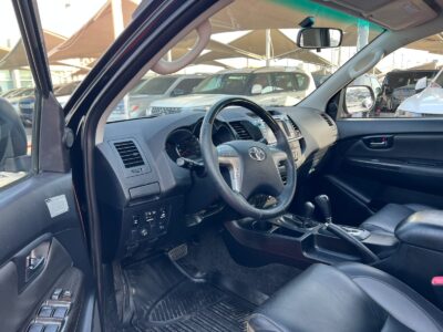 2015 Toyota Fortuner 4.0 Litres 6 Cylinders Petrol Engine Black GCC Specs Automatic