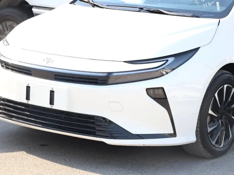 2026 Toyota Corolla 1.8 Litres 4 Cylinders Petrol Engine White Black Sedan Chinese Specs