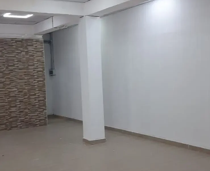 FRONT THE ROAD LIKE SHOWROOM WH SIZE 1050 SQFT ON GROUND ONLY AVAILABLE FOR RENT