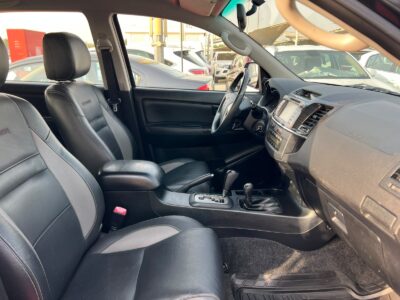 2015 Toyota Fortuner 4.0 Litres 6 Cylinders Petrol Engine Black GCC Specs Automatic