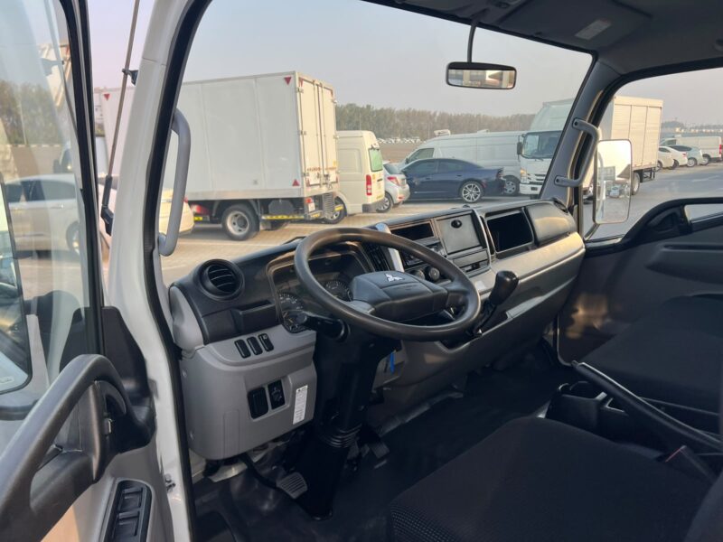 2021 Mitsubishi Canter 14FT 4.2L 4 Cylinders Diesel Engine White Black GCC Specs MT