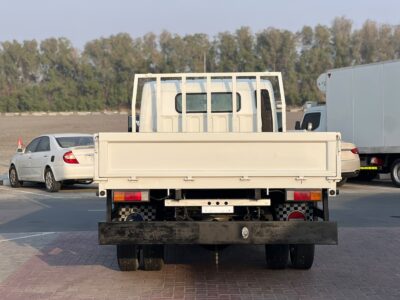 2021 Mitsubishi Canter 14FT 4.2L 4 Cylinders Diesel Engine White Black GCC Specs MT