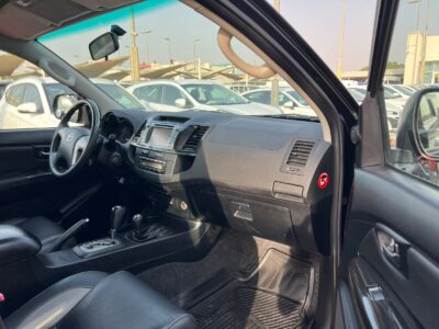 2015 Toyota Fortuner 4.0 Litres 6 Cylinders Petrol Engine Black GCC Specs Automatic