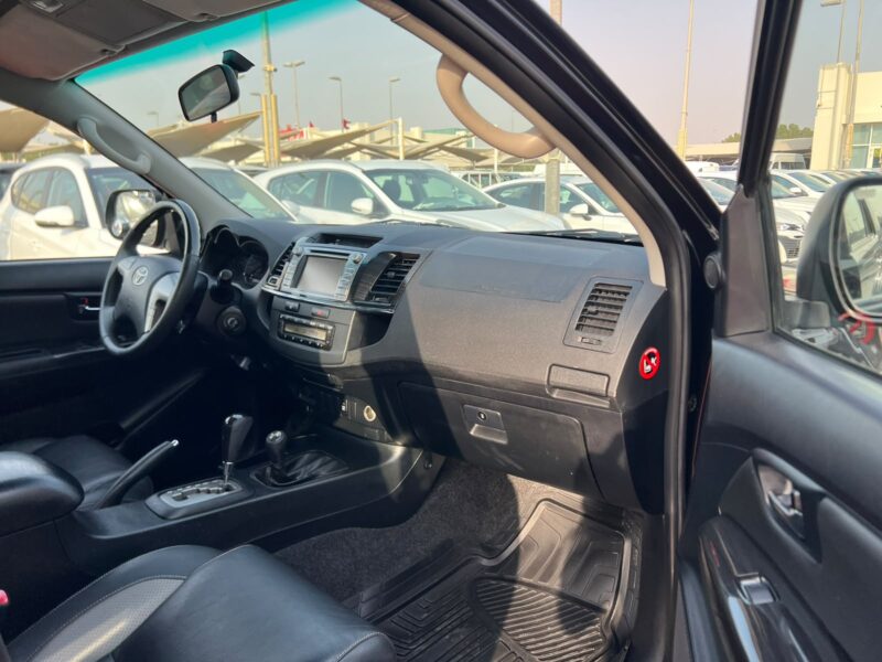 2015 Toyota Fortuner 4.0 Litres 6 Cylinders Petrol Engine Black GCC Specs Automatic