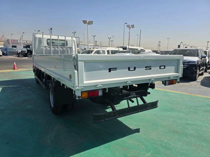2026 Mitsubishi CANTER BOX 3.0-liter 4-cylinder Turbo Diesel Engine White Black Truck GCC