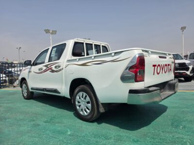 2026 TOYOTA HILUX DC 2.7 Litres 4 Cylinders Petrol Engine 4X2 MT White Red Pickup Truck