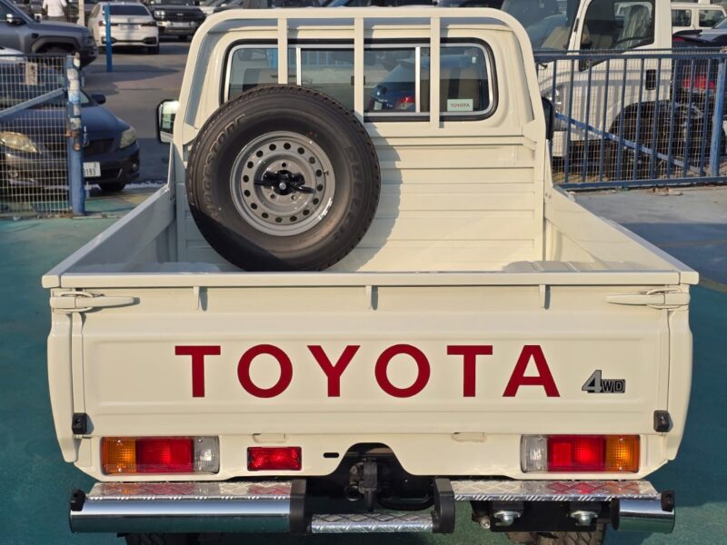 2026 TOYOTA LAND CRUISER 79 SINGLE CAB 2.8L TURBO DIESEL White Brown Pickup Truck