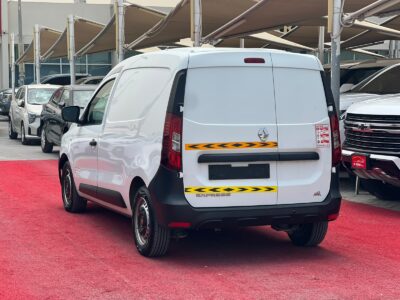 2023 Renault Express Van Manual 1.5 Litres 4 Cylinders Petrol Engine White Grey GCC Specs