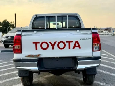 2026 Toyota Hilux SR5 4 Cylinders Petrol Engine White Red Pickup Truck GCC Specs