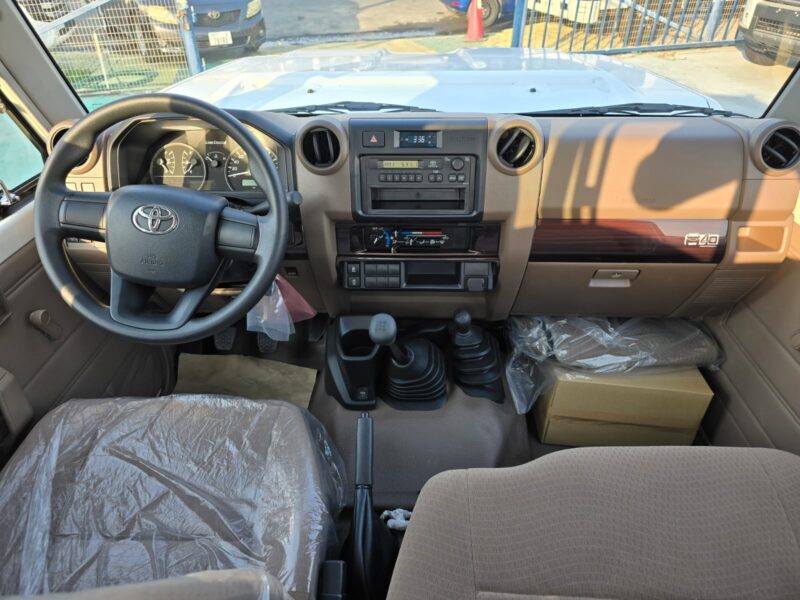 2026 TOYOTA LAND CRUISER 79 SINGLE CAB 2.8L TURBO DIESEL White Brown Pickup Truck
