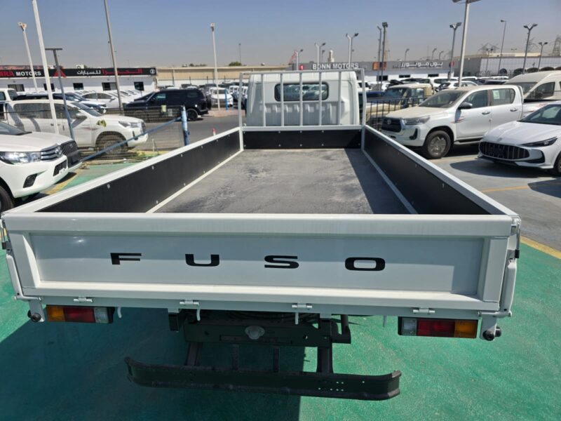 2026 Mitsubishi CANTER BOX 3.0-liter 4-cylinder Turbo Diesel Engine White Black Truck GCC