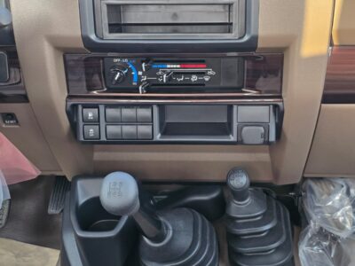 2026 TOYOTA LAND CRUISER 79 SINGLE CAB 2.8L TURBO DIESEL White Brown Pickup Truck