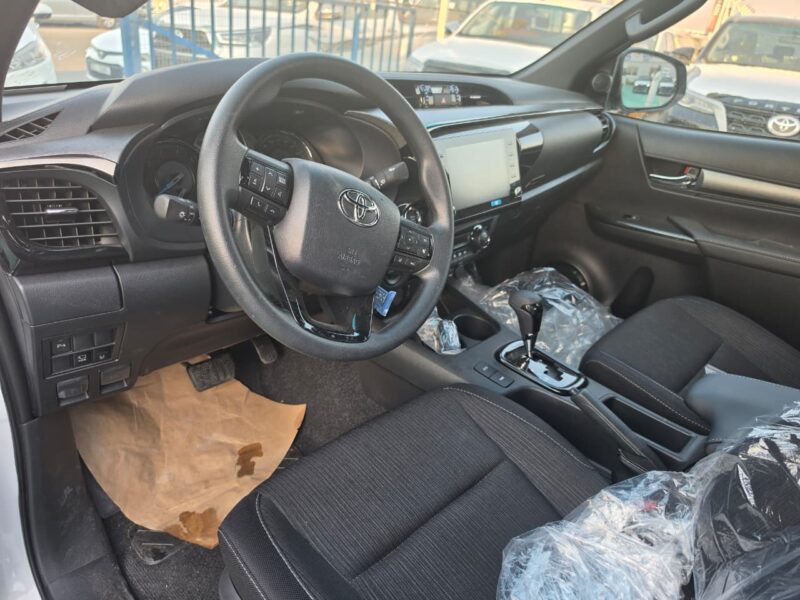 2026 TOYOTA HILUX ADVENTURE 2.8 Litres 4 Cylinders DIESEL Engine White Black Pickup Truck