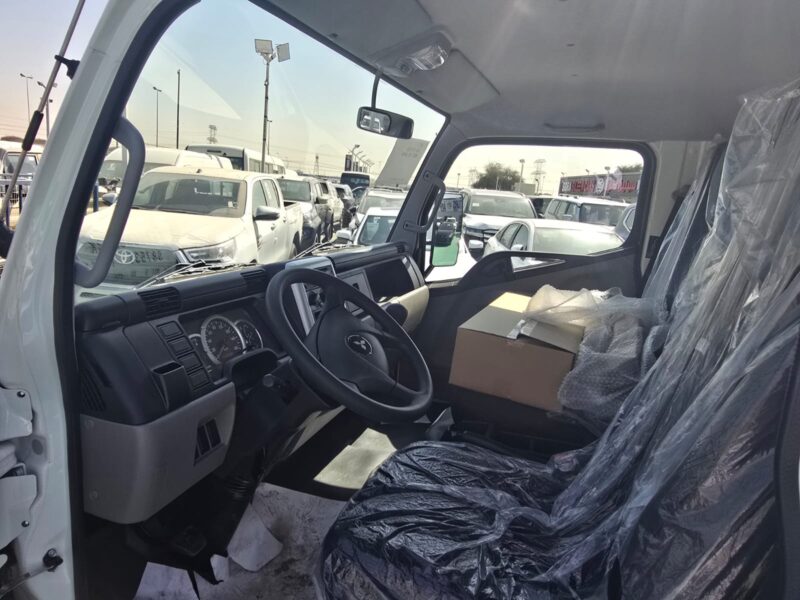 2026 Mitsubishi CANTER BOX 3.0-liter 4-cylinder Turbo Diesel Engine White Black Truck GCC