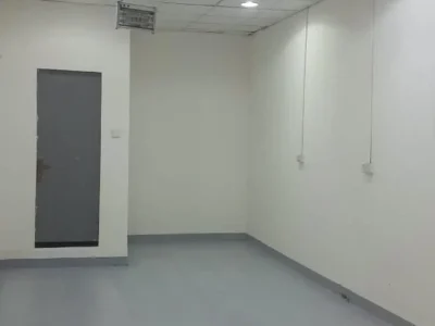 PREMIUM MAIN-ROAD WH# 400 SQFT OFFERING EASY CUSTOMER ACCESS-MODERN 60/60 CEILING DESIGN